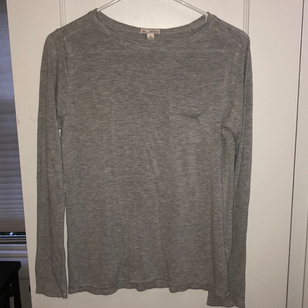 Heather gray long sleeved tee